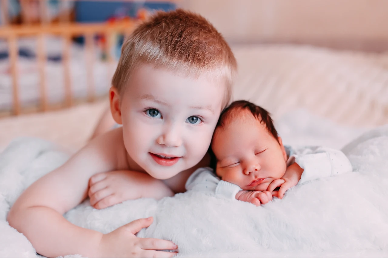 How to introduce siblings to a new baby