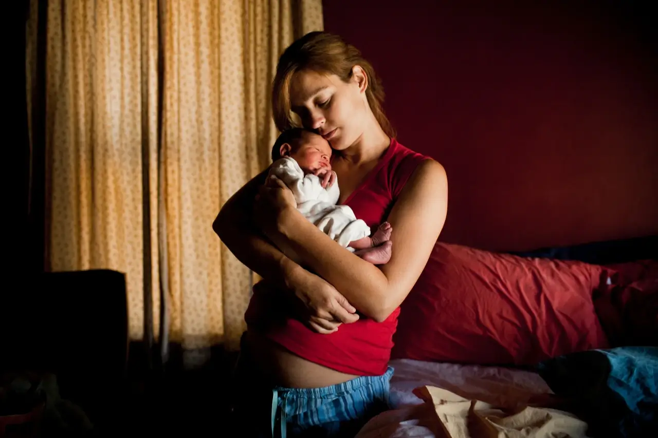 mother-embracing-newborn-baby-son-what-is-a-postpartum-doula